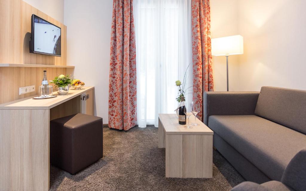 Posezení v ubytování Hotel Pfälzer Wald