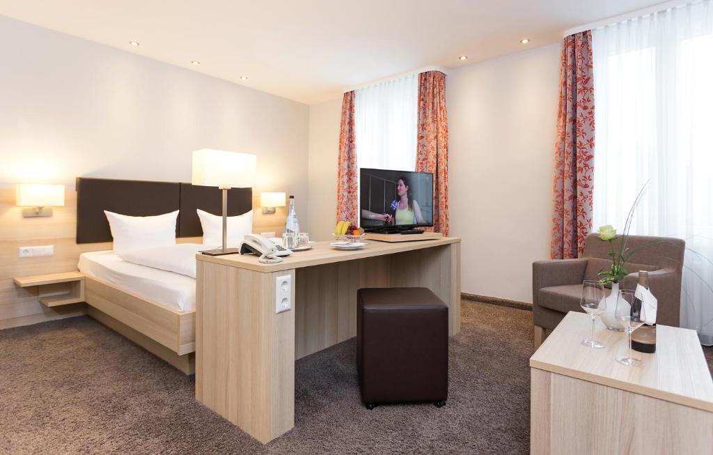 Postel nebo postele na pokoji v ubytování Hotel Pfälzer Wald