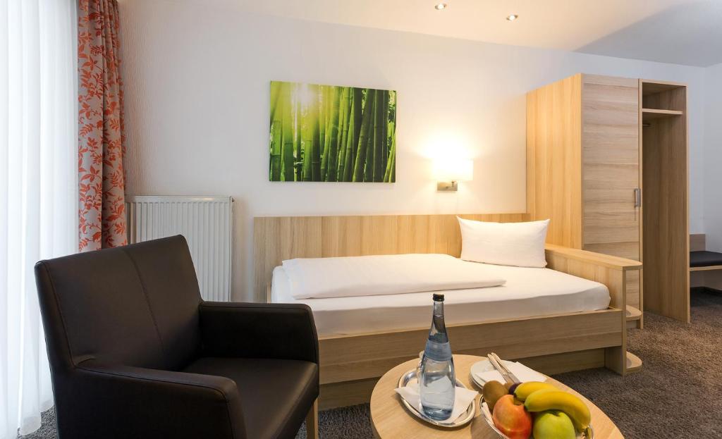 Postel nebo postele na pokoji v ubytování Hotel Pfälzer Wald