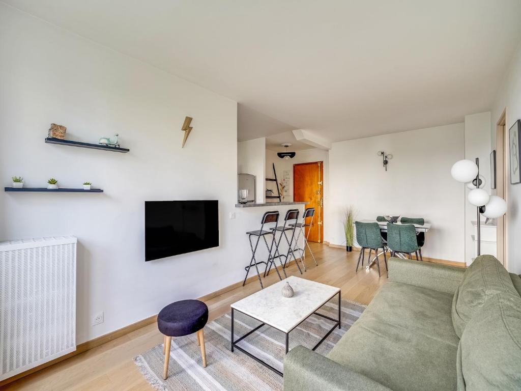 2BDR flat for 4 people near Bastille Nation
