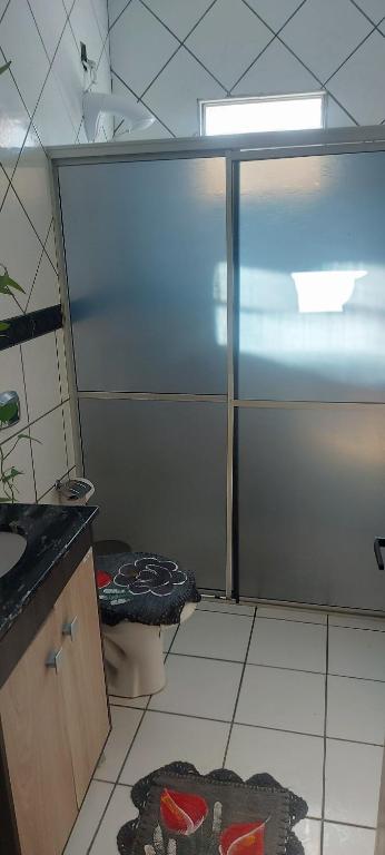 a bathroom with a shower and a toilet at Casa Nascer do Sol in Sangão