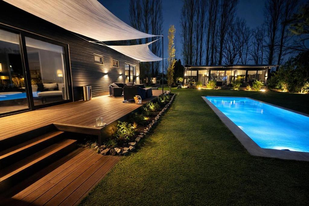 a backyard with a swimming pool and a house at MODULAR NUEVA l in San Luis
