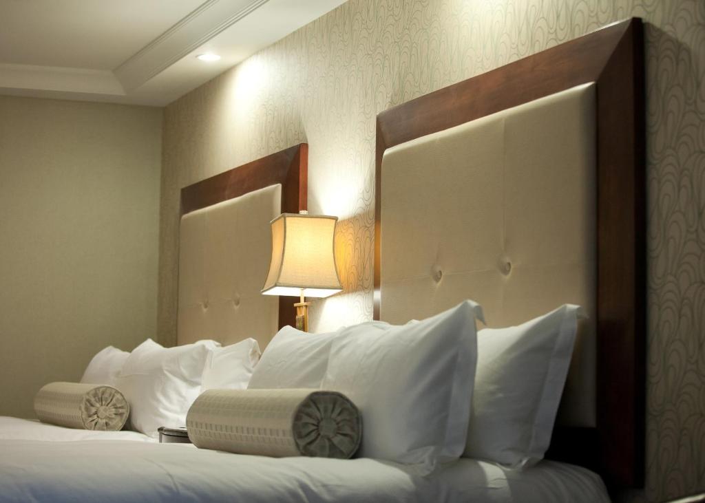 Town & Country Inn and Suites - 