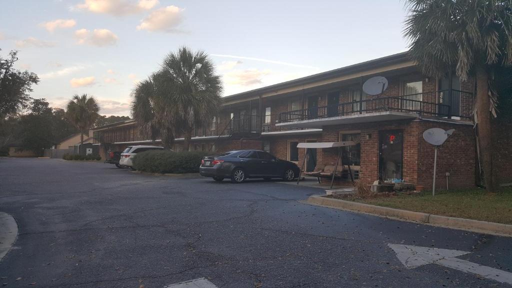 a car parked in front of a building at Palmetto Inn in Estill