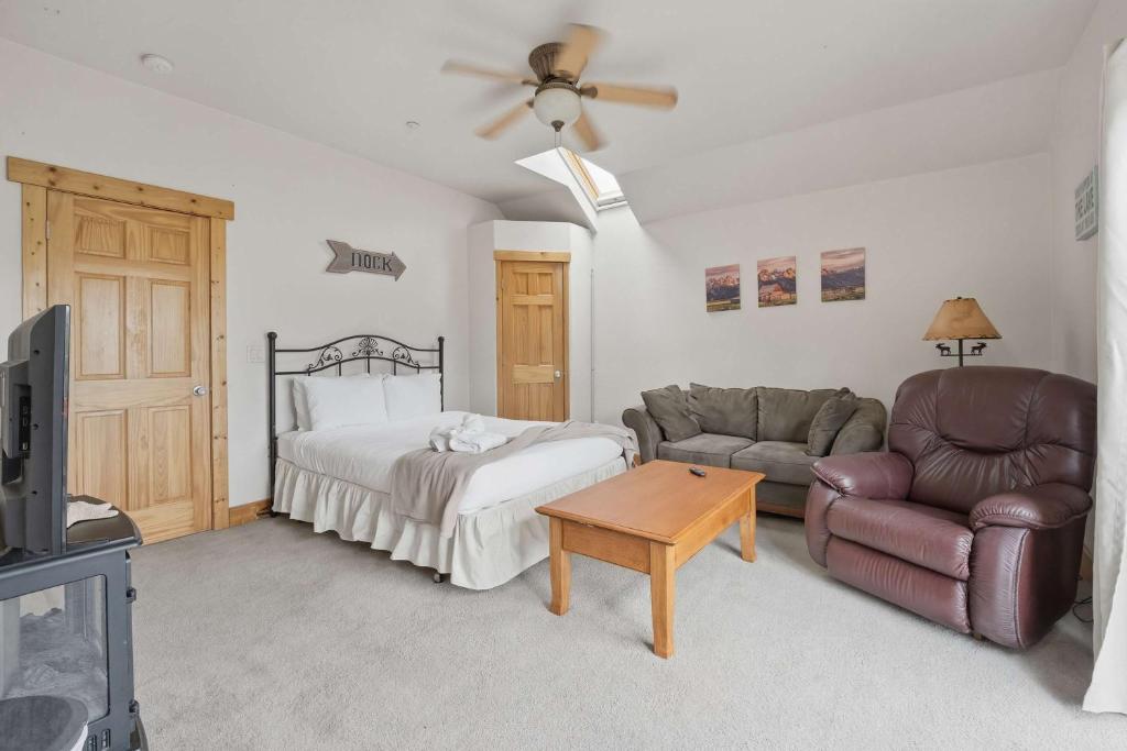 a living room with a bed and a couch at Cozy 1BR Mountain View Studio with Fireplace &Deck in Fort Collins