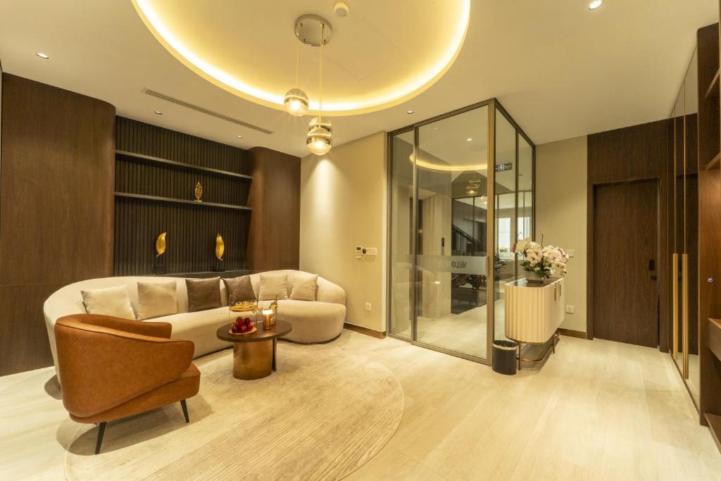 a living room with a couch and a table at Villa 5 phòng ngủ cao cấp in Dong Hoi
