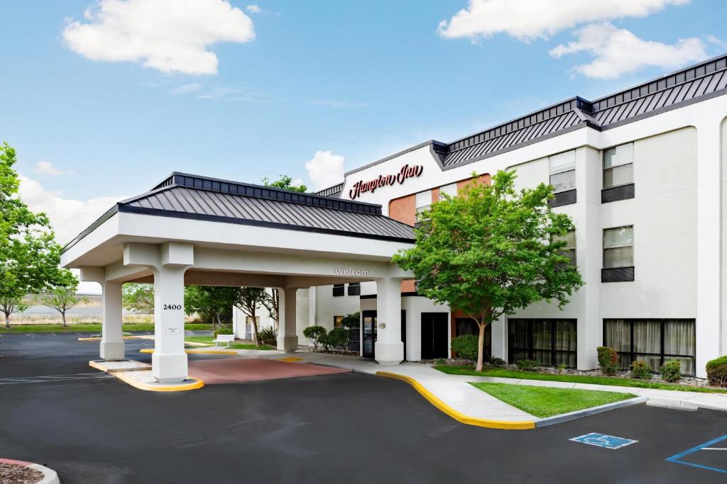 a rendering of the front of a hotel with a parking lot at Hampton Inn Tracy in Tracy