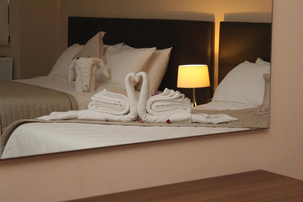 Postel nebo postele na pokoji v ubytování Murex Plaza Hotel & Suites
