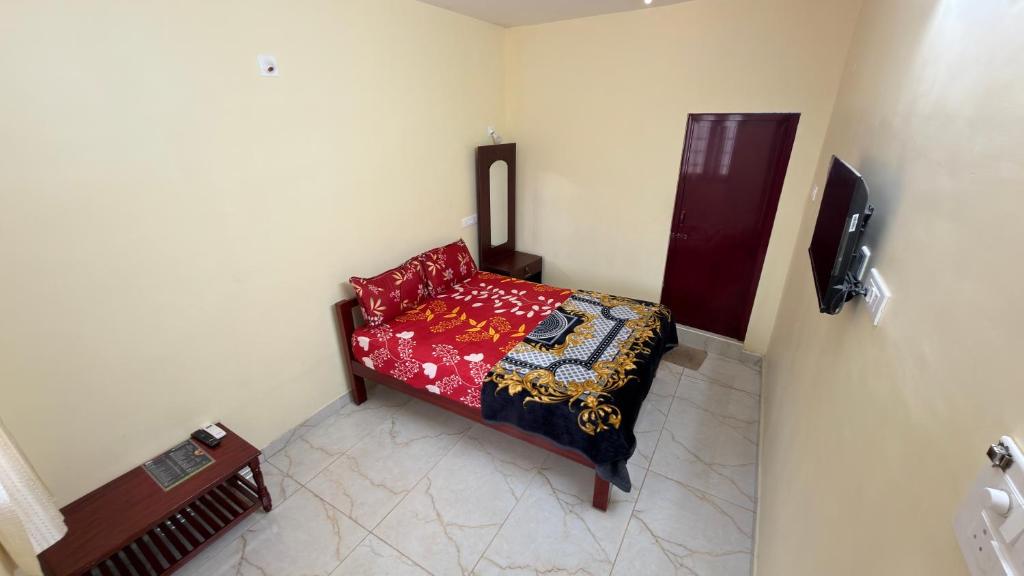 a small bedroom with a bed in a room at Gravity Groups VVJ - Jipmer Sangamithra in Puducherry Airpoert