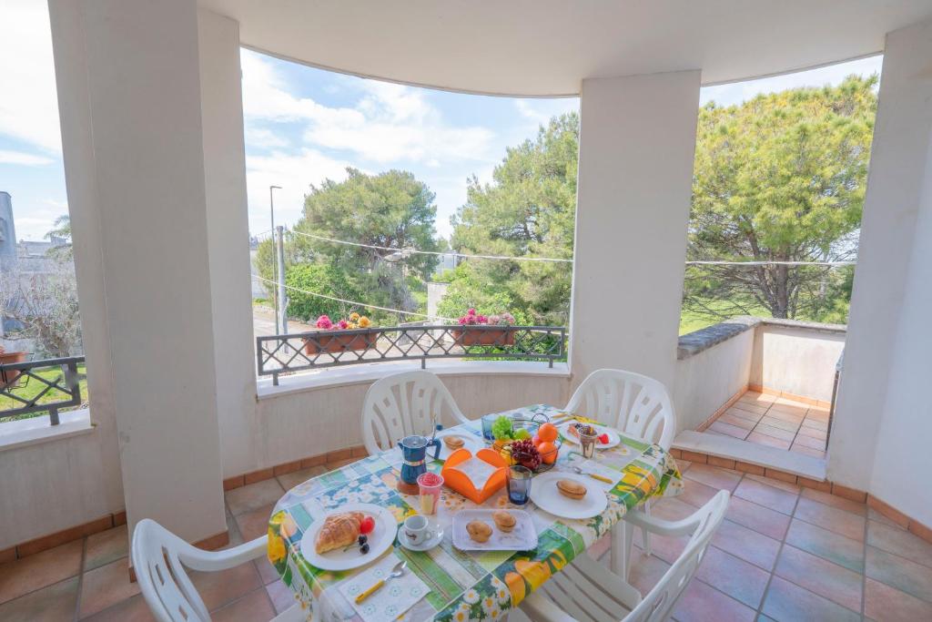 a dining room with a table and chairs on a balcony at Casette nel Borgo in Borgagne