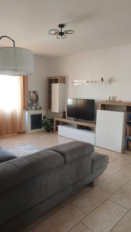 a living room with a couch and a flat screen tv at Mar&Mat in Giarre