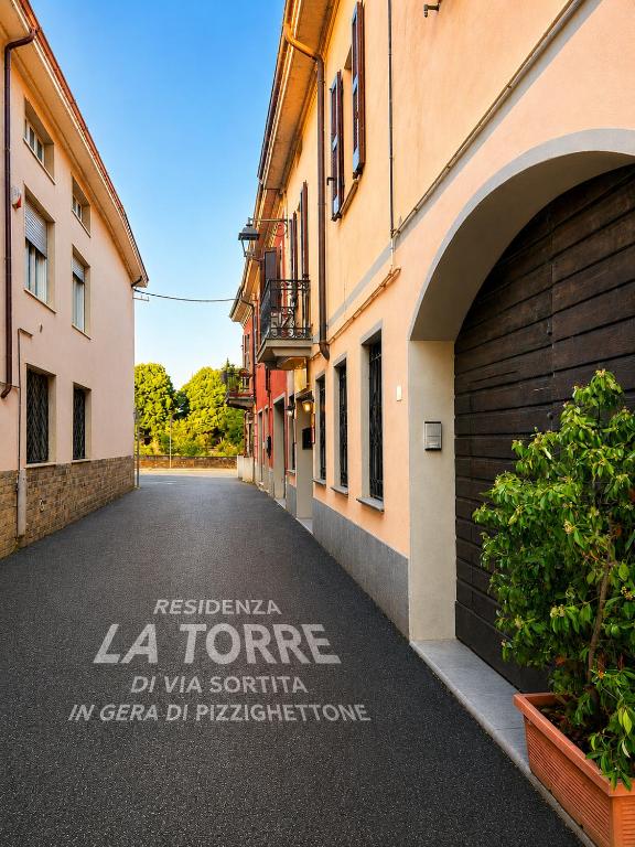 a street with graffiti on the side of buildings at Residenza La Torre Pizzighettone in Pizzighettone