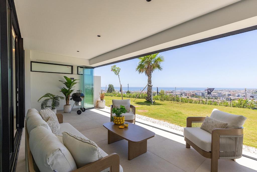 4 Bedroom Sea View Apartment at Estepona Hills