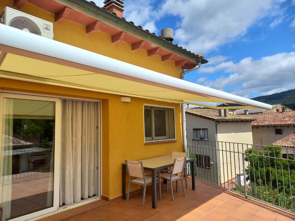 a patio with a table and chairs on a balcony at Clot d'en Baldà in Berga