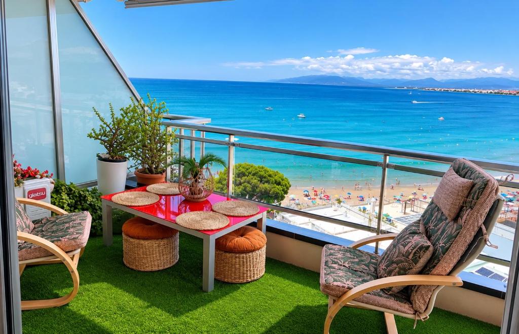 a balcony with a table and chairs and a beach at Blue Salou in Salou
