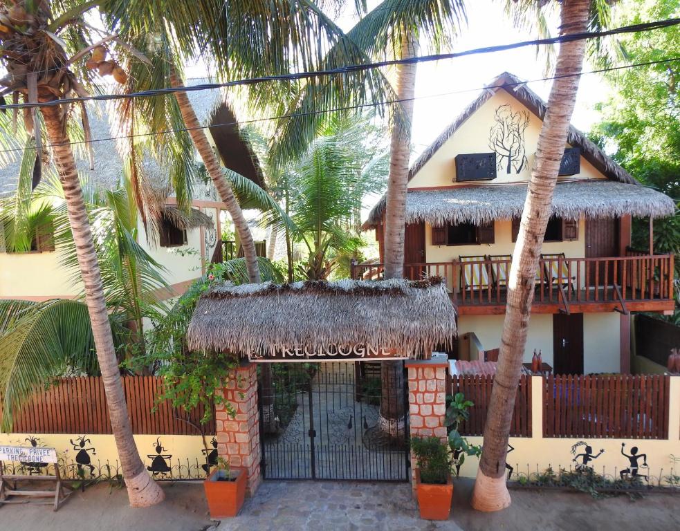 a house with palm trees in front of it at hotel trecicogne in Morondava