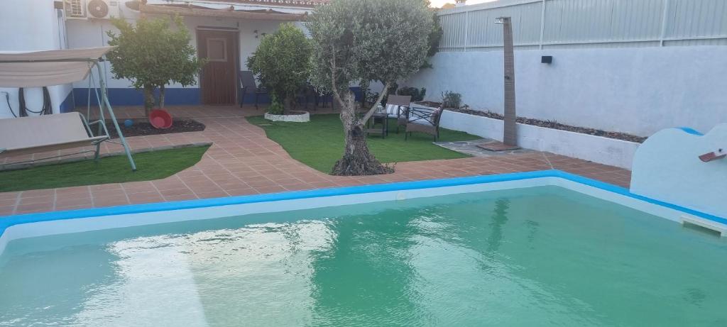 a swimming pool in the backyard of a house at Villa Mares in Casas Novas de Marés