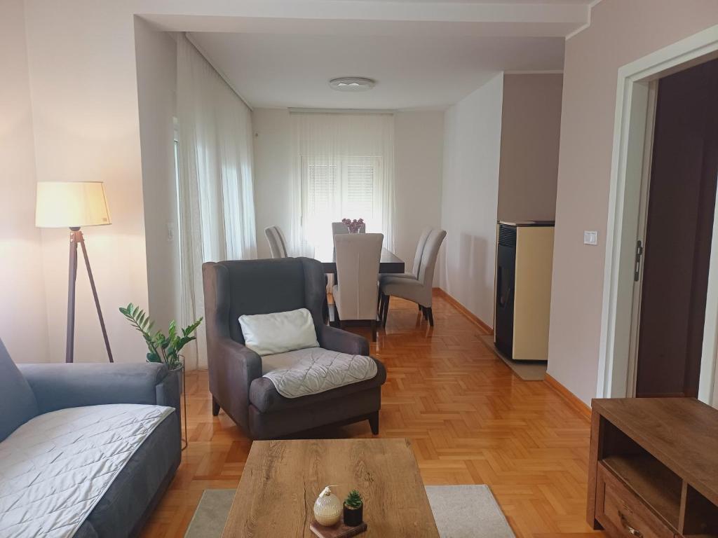 a living room with a couch and a table at Family Apartman Telep Novi Sad - Yard & Free parking in Novi Sad