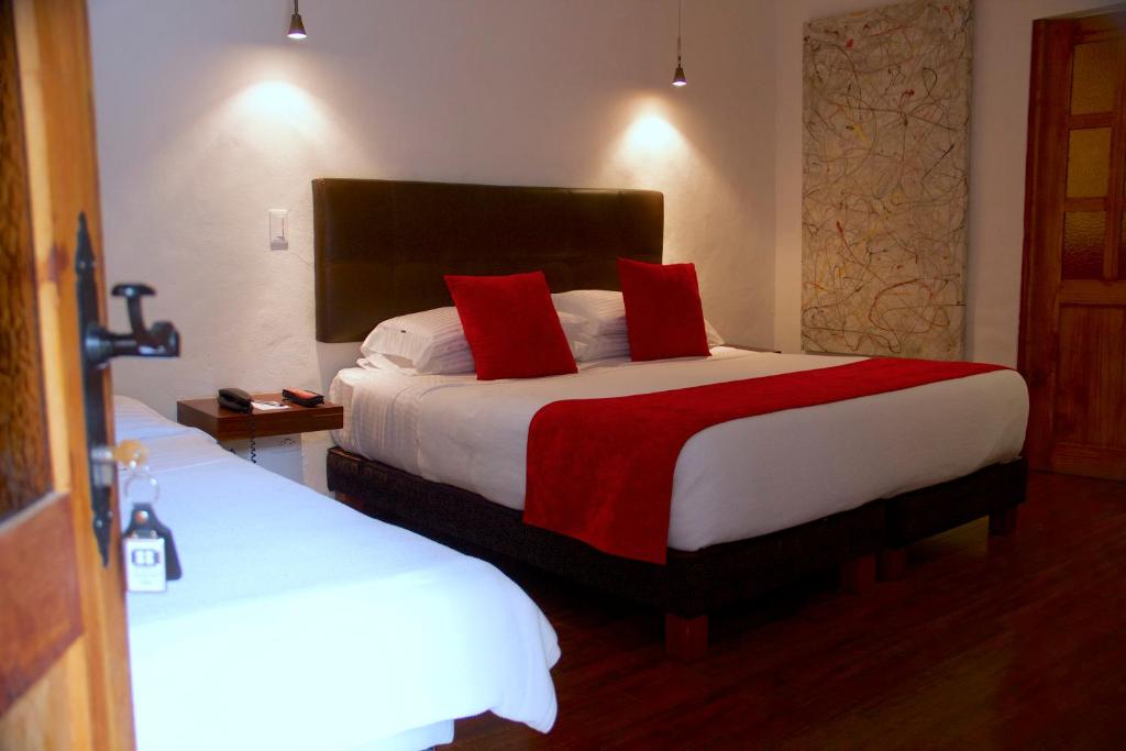 Postel nebo postele na pokoji v ubytování Hotel Casona Usaquen