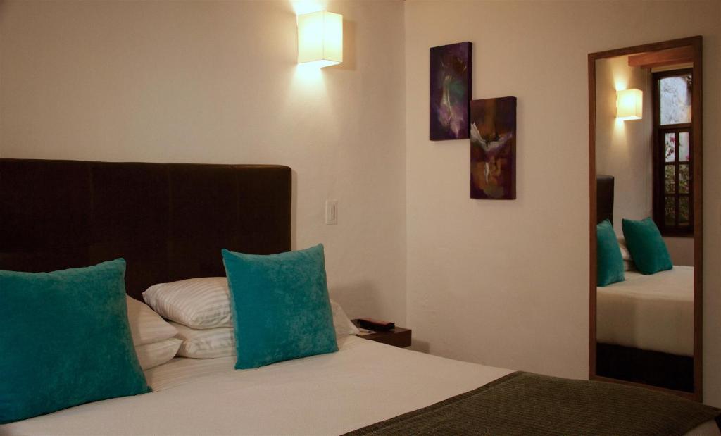 Postel nebo postele na pokoji v ubytování Hotel Casona Usaquen