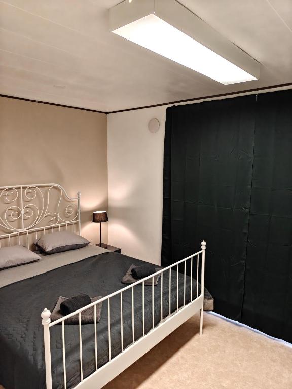 a bedroom with a bed and a black wall at Majoitus Kulma 2 in Ilomantsi