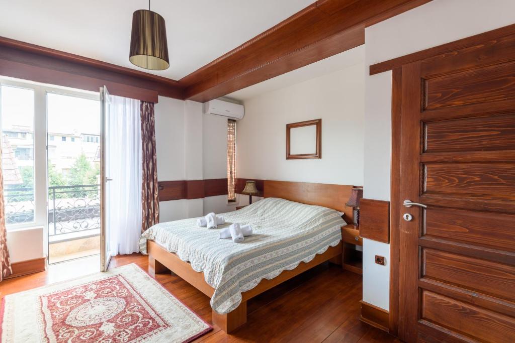 a bedroom with a bed and a window at Boutique Hotel 89 in Peje