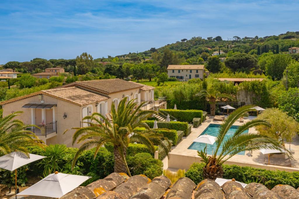 an aerial view of a villa with a swimming pool at Lou Saint-Tropez in Saint-Tropez