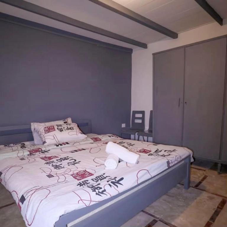 a bedroom with a large bed in a room at Havana chalet in Jrabtā