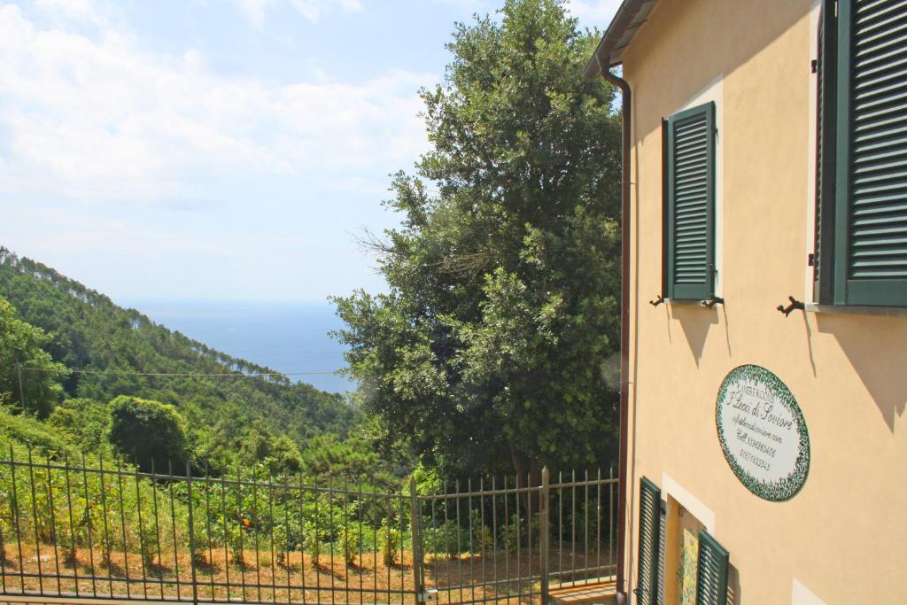 a building with a gate and a view of a vineyard at I Lecci Di Soviore in Monterosso al Mare