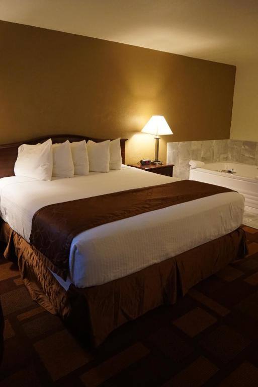 Days Inn & Suites by Wyndham Lodi photo