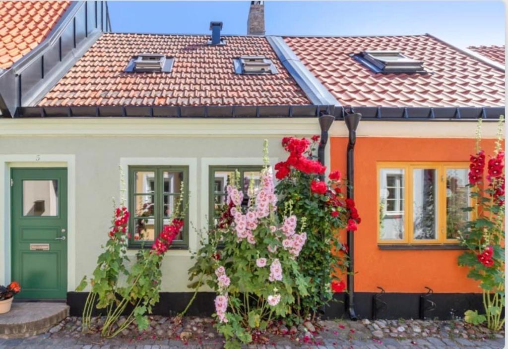 a house with flowers in front of it at Two small houses in Ystad