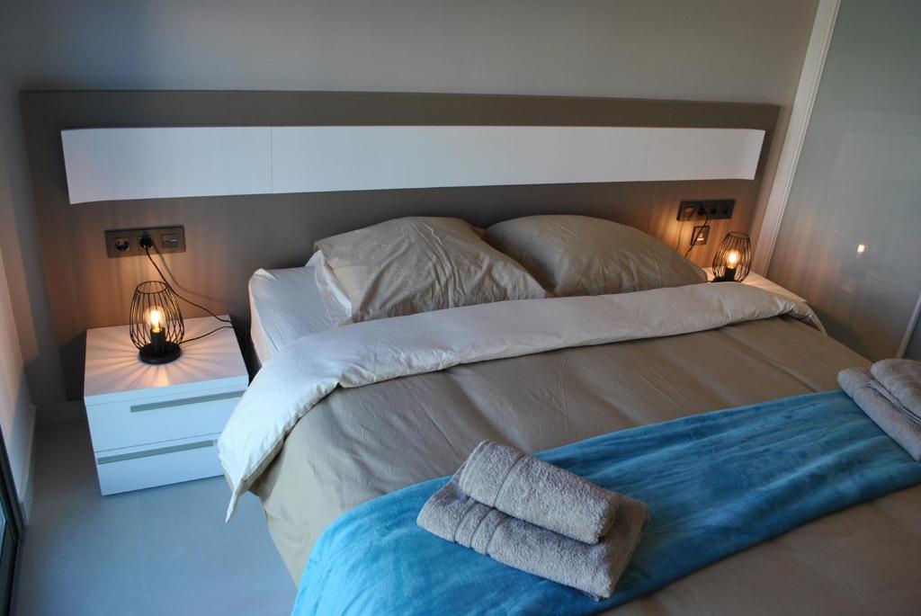 Postel nebo postele na pokoji v ubytování Penthouse Oasis Beach Los Altos