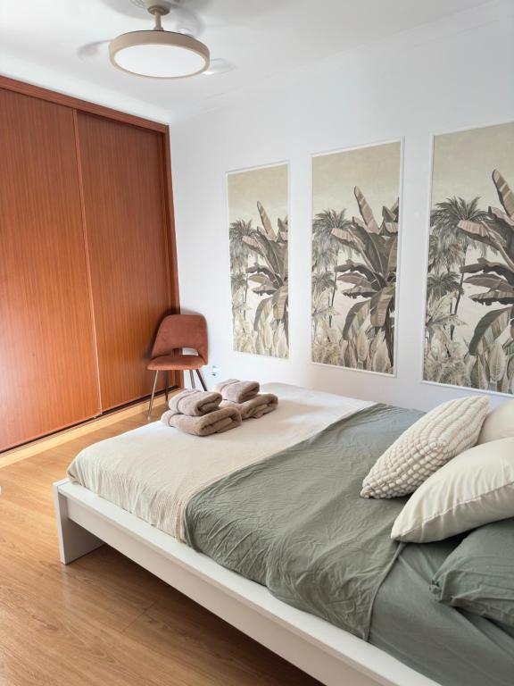 a bedroom with a large bed with towels on it at OMG Faro in Faro