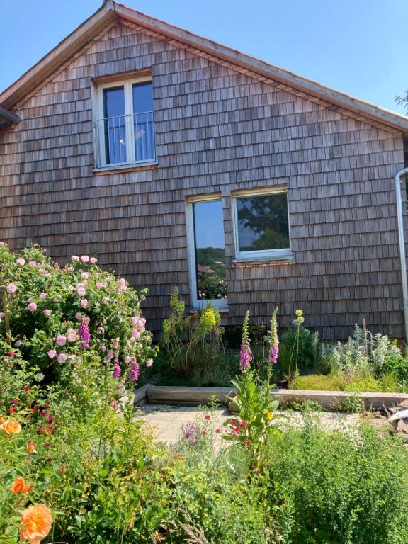 a house with flowers in front of it at Zur Streuobstwiese in Storndorf