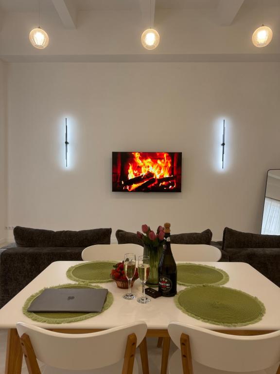 a room with a table with chairs and a fireplace at Студія біля Прикордонної Академії in Khmelnytskyi