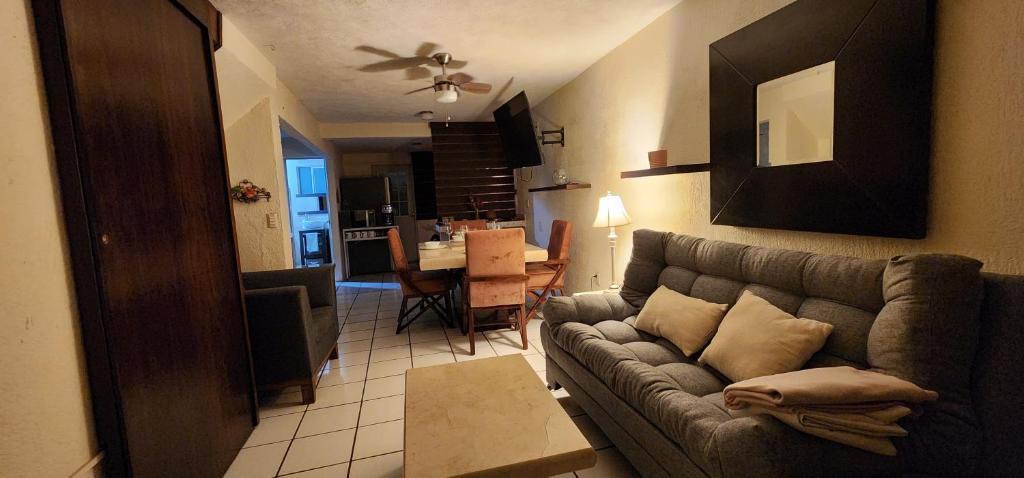 a living room with a couch and a kitchen at Loft Armonía in Jardines del Valle in Guadalajara