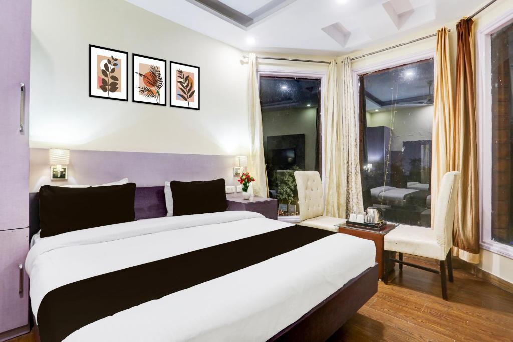 a hotel room with a large bed and a window at Townhouse by OYO Brahma Sarovar Formerly Krishna mahal in Kurukshetra