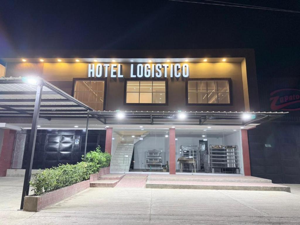 a hotel lobby with a hotel lobsteroco at night at Hotel Logistico in Santa Marta