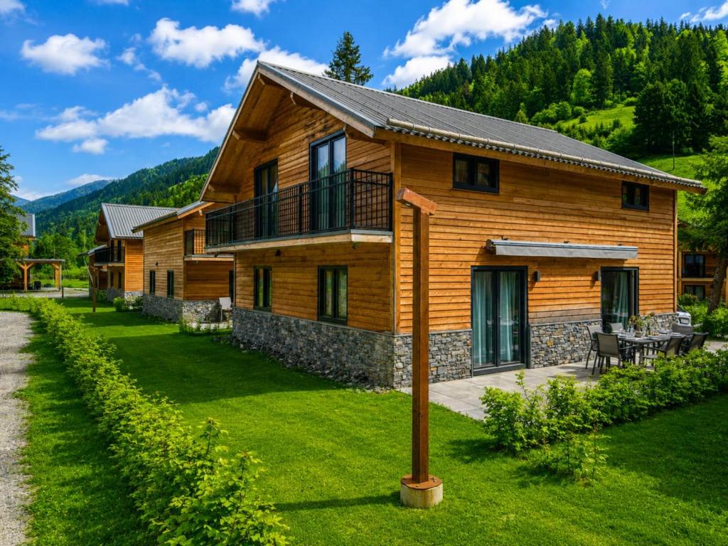 a log cabin in the mountains with a yard at Alpenzeit Afritz am See in Afritz