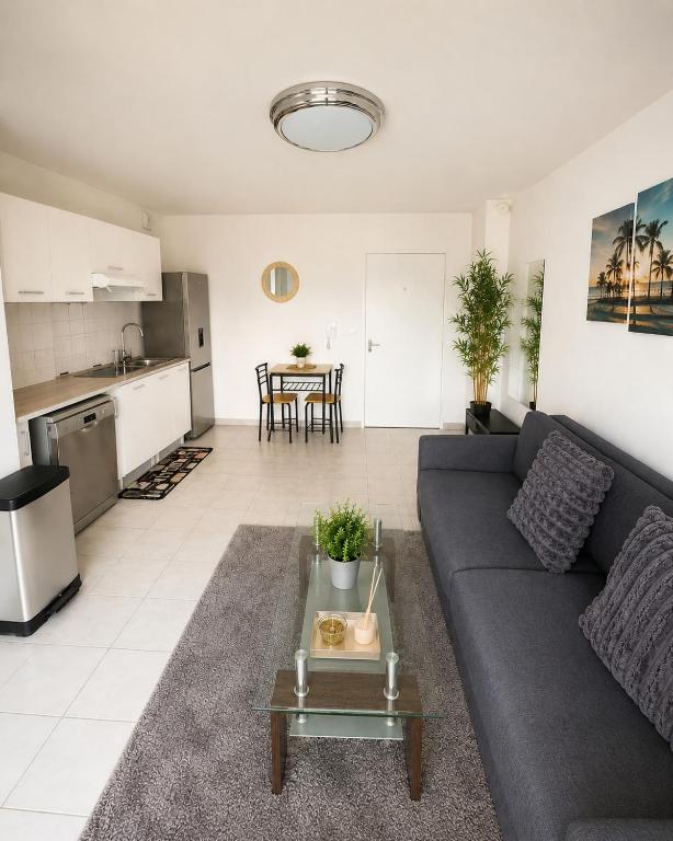 Beautiful modern 1-bedroom apartment with terrace