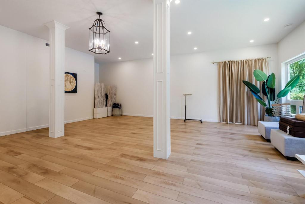 Shambhala Retreat-Zen Suite photo