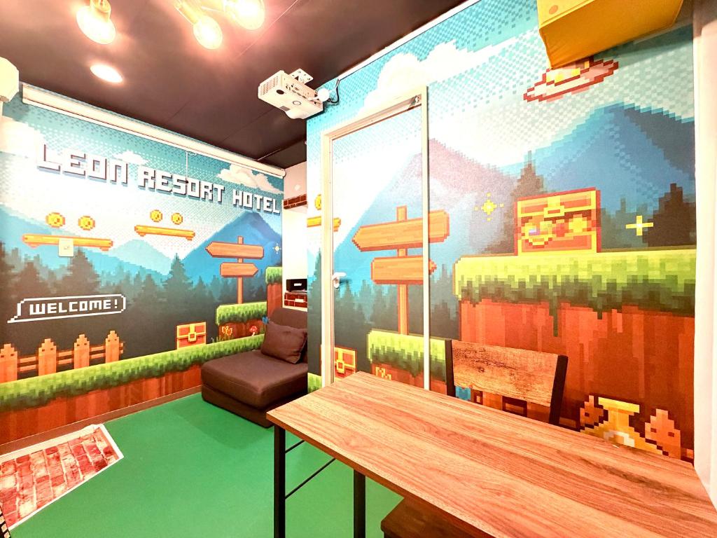 LEON RESORT HOTEL Max 4 people Shibuya 11min Shinjuku 15min Meguro 5min Tokyo Tower 14min Family-friendly location great for Minecraft players 102 最大4人 渋谷駅11分 新宿15分 目黒5分 東京タワー14分 家族人気 マインクラフト 好立地