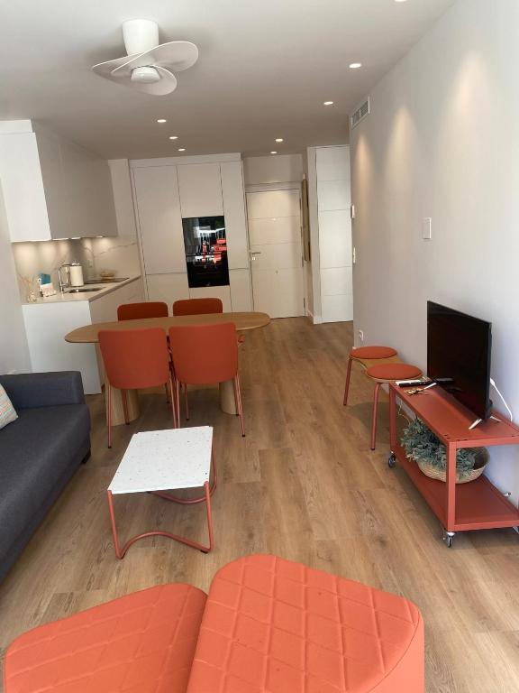 Luminoso apartamento en segunda línea playa 436