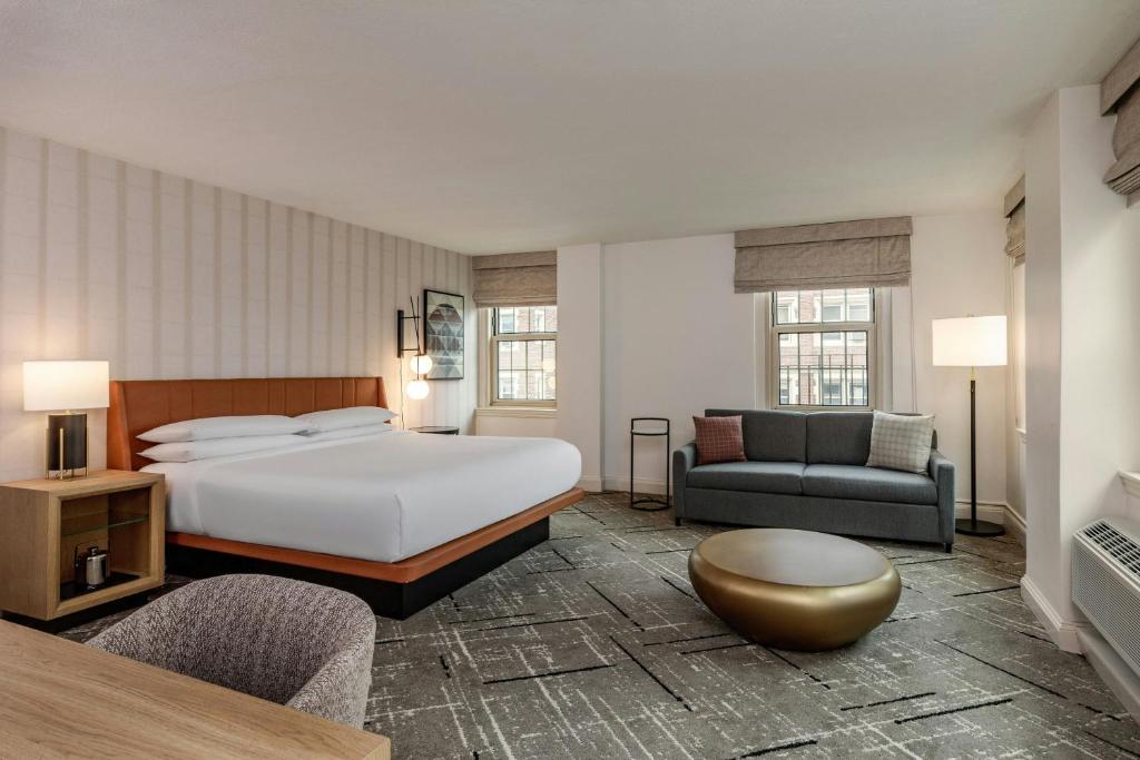 Sheraton Commander Hotel - Club Lounge Access, Junior Suite, 1 King