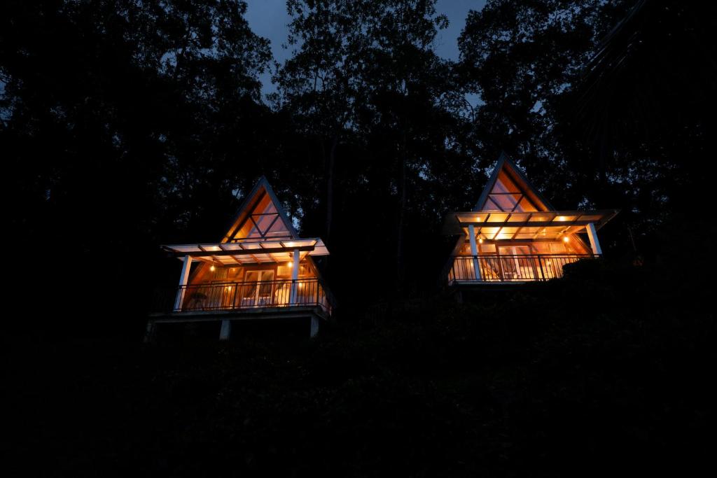 a couple ofookyookyooky houses at night at Haven Crest Sinharaja in Deniyaya