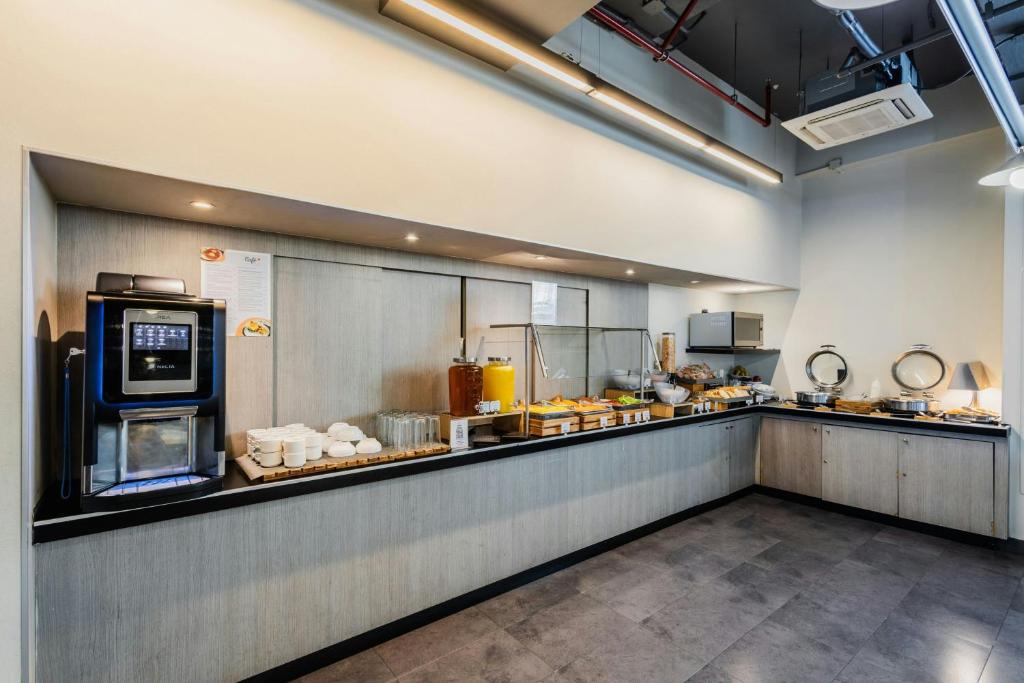 A breakfast service counter with coffee, drinks and prepared food.