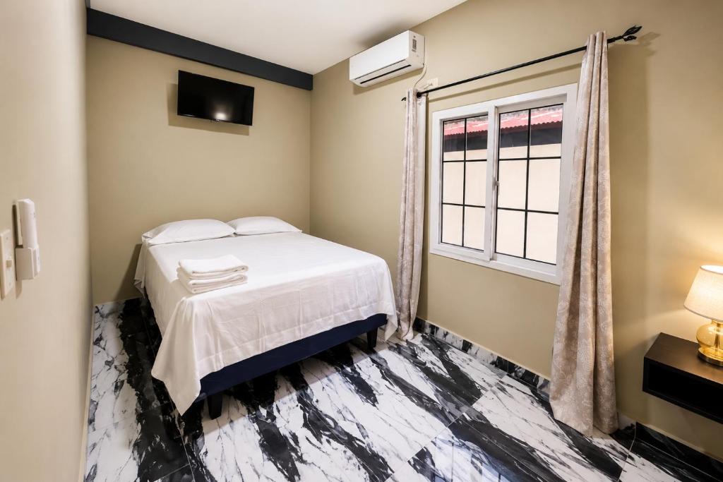 a bedroom with a bed and a window at hotel harmony in El Edén