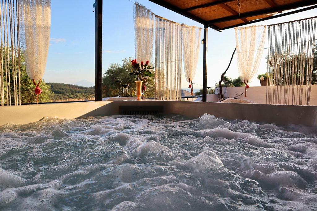 a jacuzzi tub in a house with snow at Thassion-ikea Feels Like Home in Astris