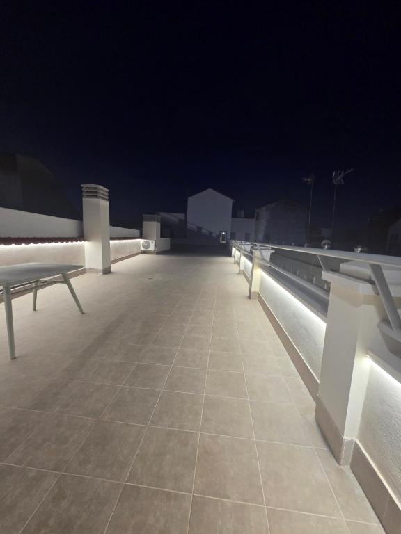 a night view of a roof with a bench on it at Pasaje Plaza Apartamento in Alcazar de San Juan