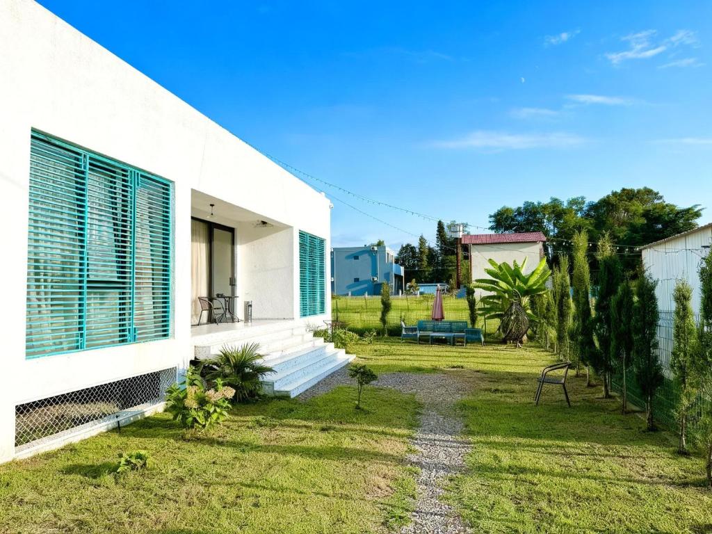 a view of a house with a yard at Villa Capri-Kaprovani in Shekhvetili